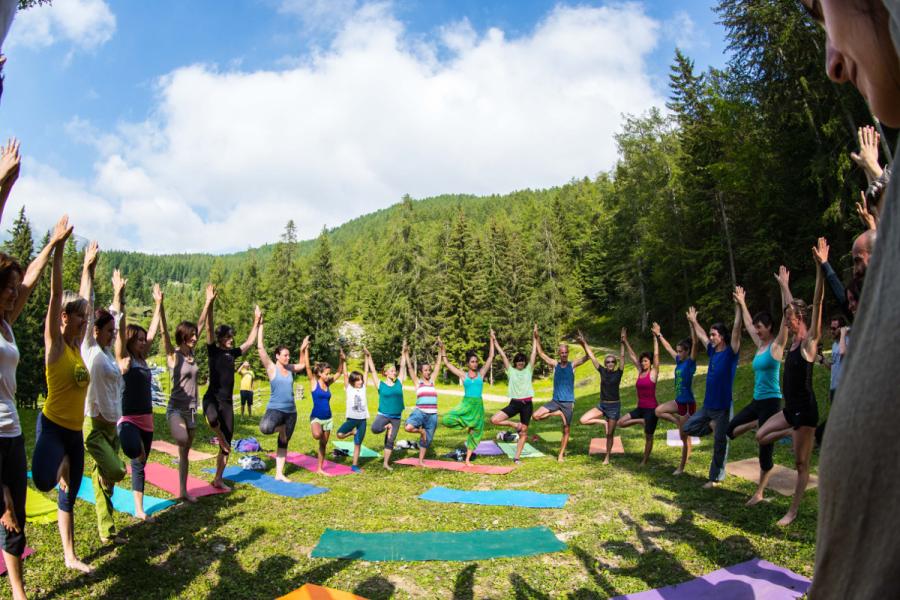 Yoga Mountain Days in Bard fortress