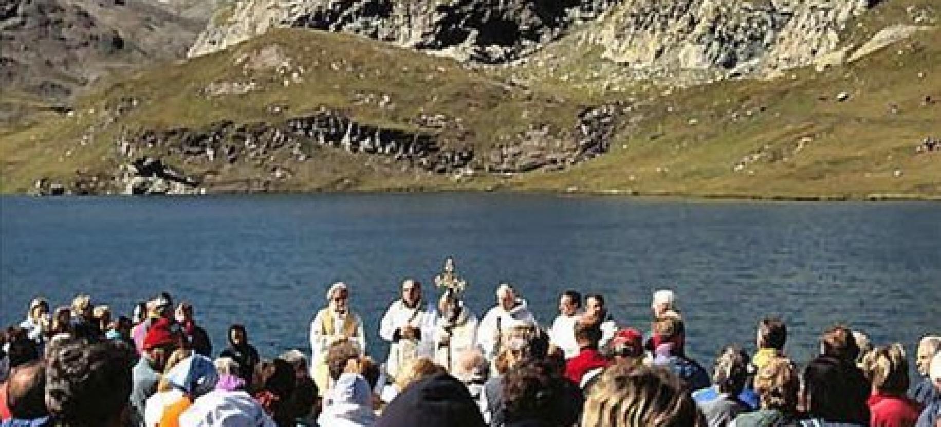 Praying worshippers  Feast of the Madonna delle Nevi at the Sanctuary of Miserin